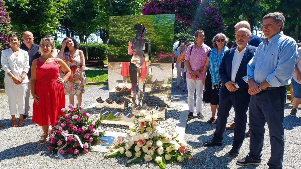 Escultura-homenaje a todas las v&iacute;ctimas de la violencia machista. - EFE/Xo&aacute;n Rey