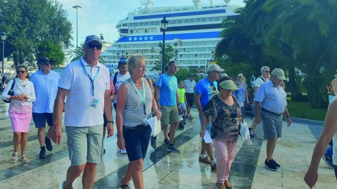 Cruceristas en C&aacute;diz. - VIVA