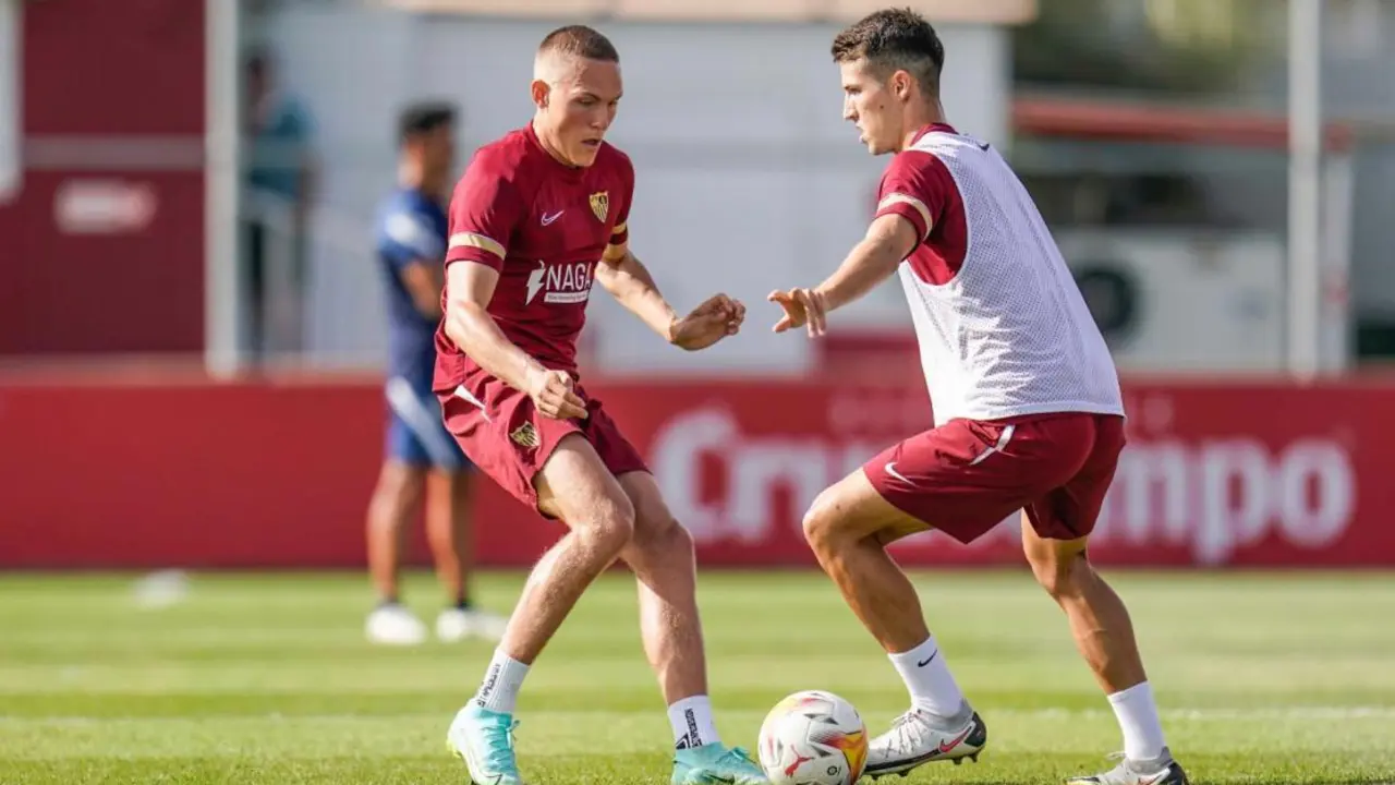 Augustinsson entrenando. - sevillafc.es