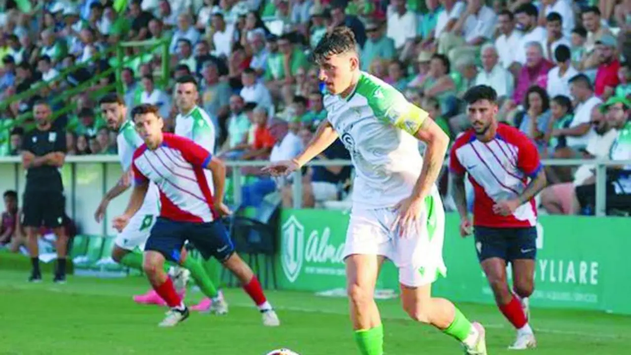 Una acci&oacute;n del amistoso Atl&eacute;tico Sanluque&ntilde;o - Algeciras - ASCF