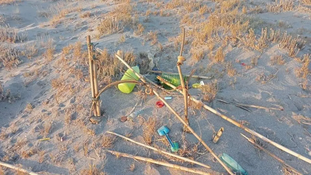 Basura en el Parque Natural de Cabo de Gata-N&iacute;jar de Almer&iacute;a. - Pacma