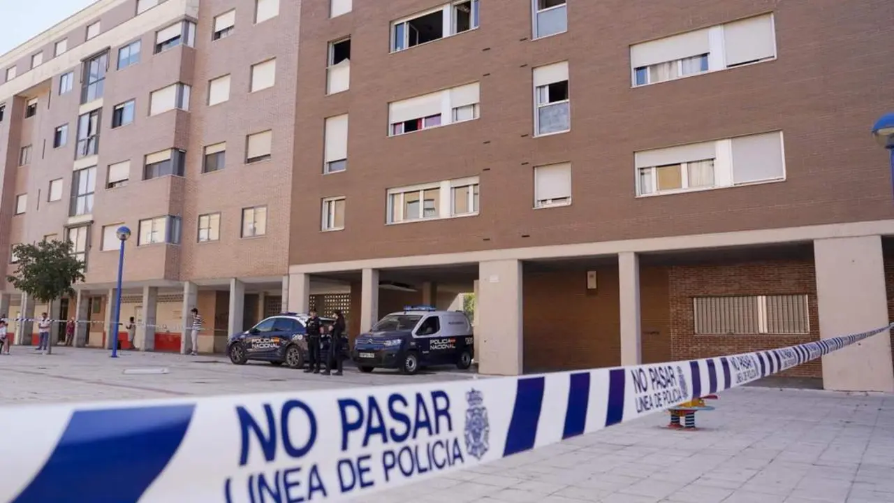 Hallan el cad&aacute;ver de una mujer con signos de violencia en un incendio. - EFE