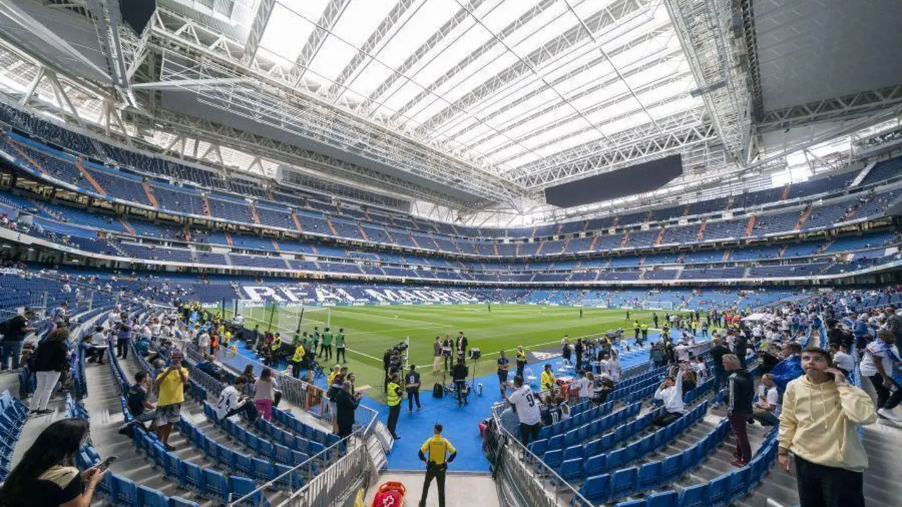 Proleg&oacute;menos de un partido de f&uacute;tbol en el Santiago Bernab&eacute;u. - LaLiga