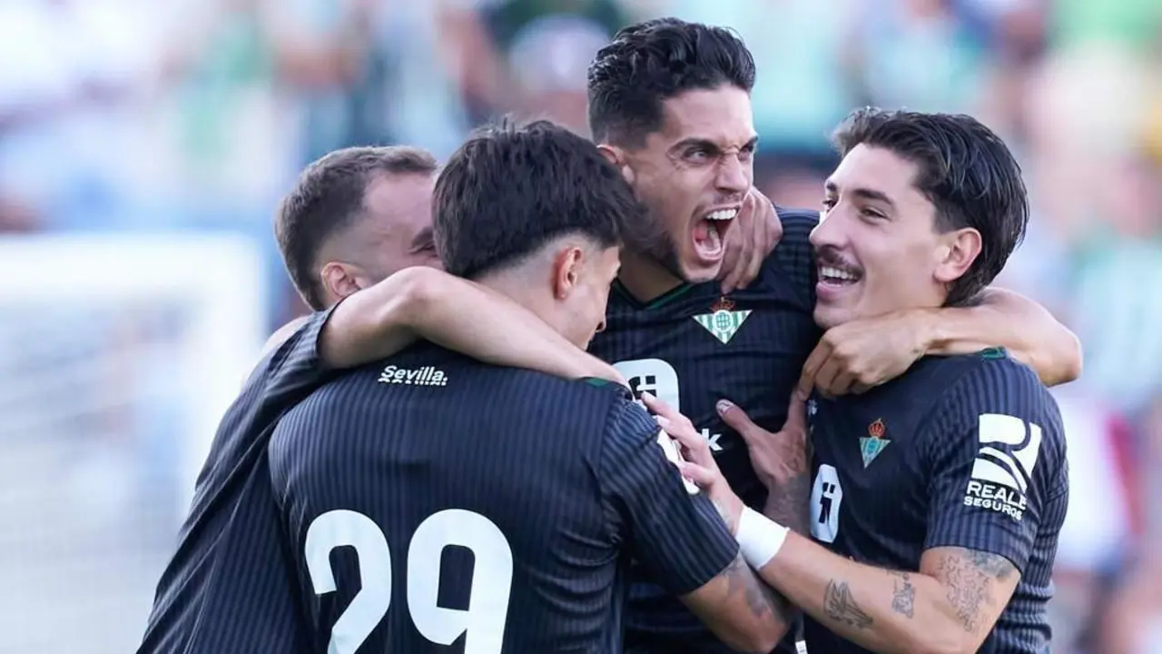 El Betis celebra el gol de Bartra frente al Burnley. ARCHIVO - @RealBetis