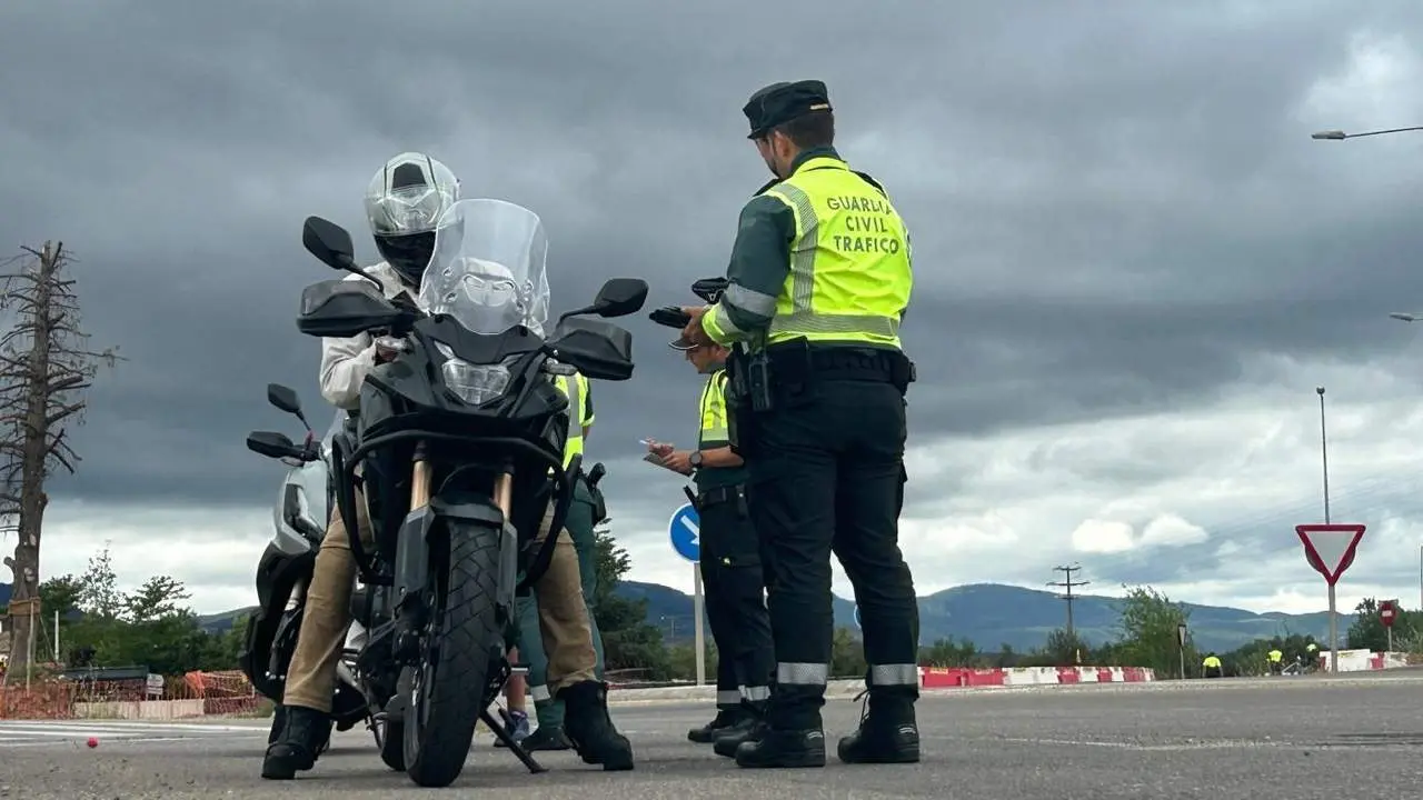 Guardia Civil de Tr&aacute;fico. - DGT