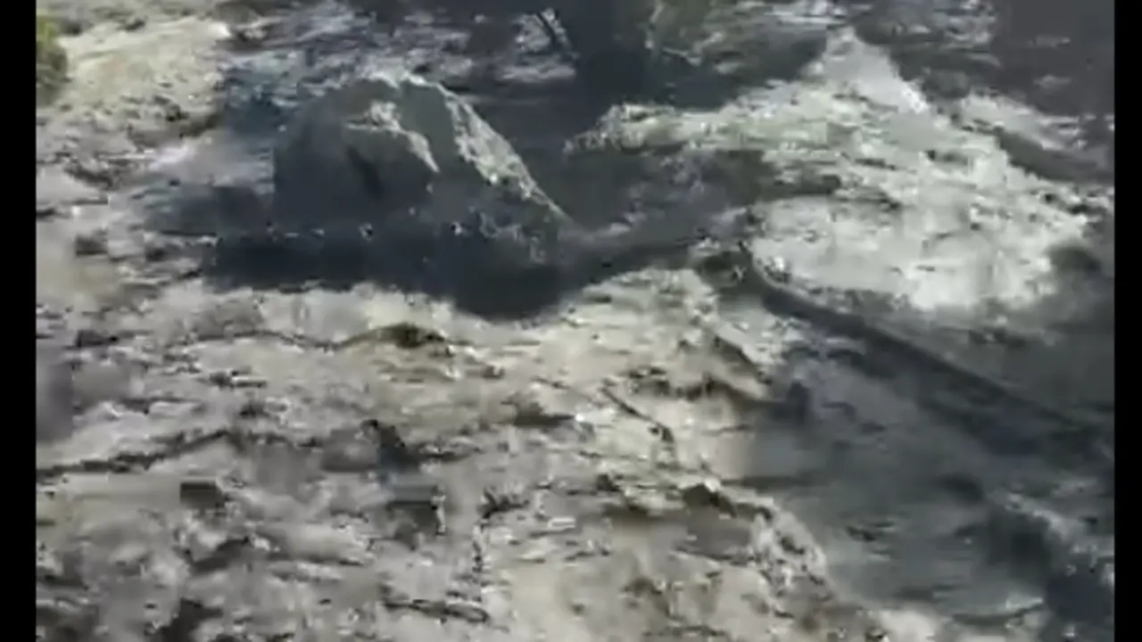 Desalojan a un centenar de ba&ntilde;istas de una poza de la Alpujarra por la crecida de un r&iacute;o