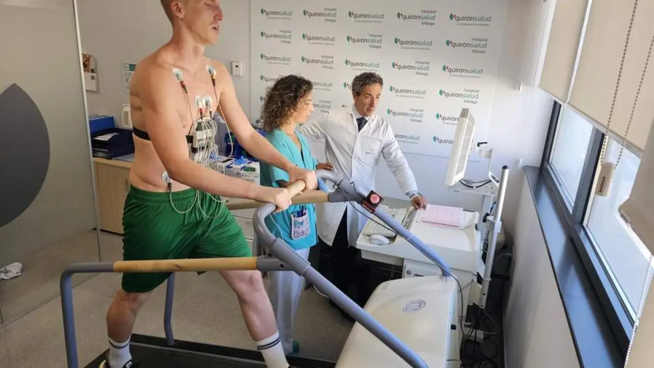 Alberto D&iacute;az realizando la prueba de ergometr&iacute;a. - Quir&oacute;nSalud