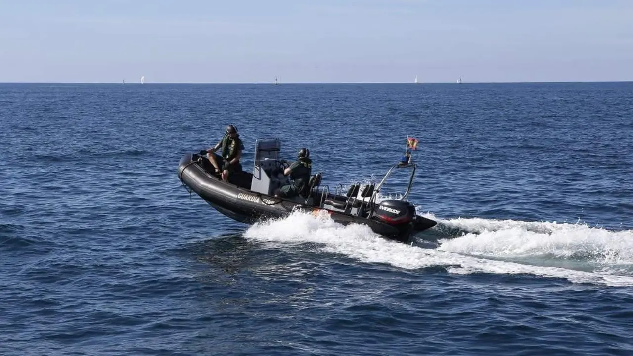 Lancha de la Guardia Civil. - 112