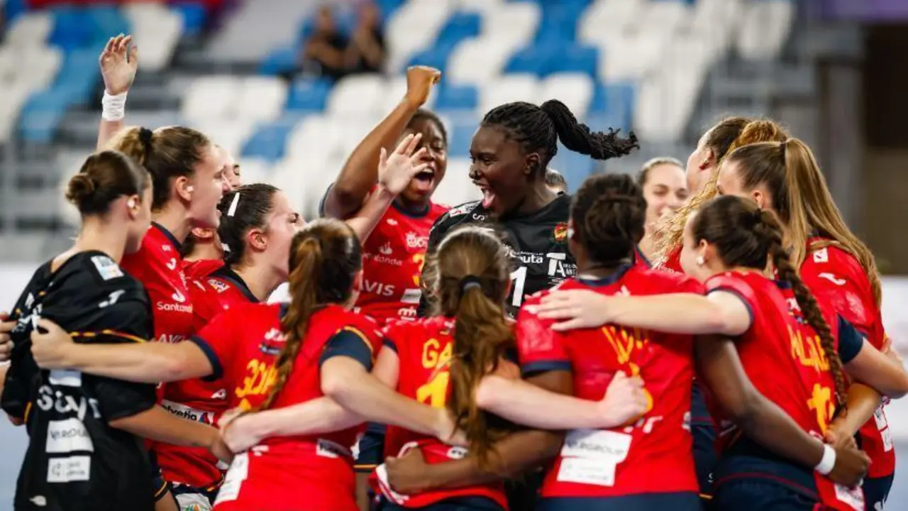 Campeonas del Mundo. - X @RFEBalonmano