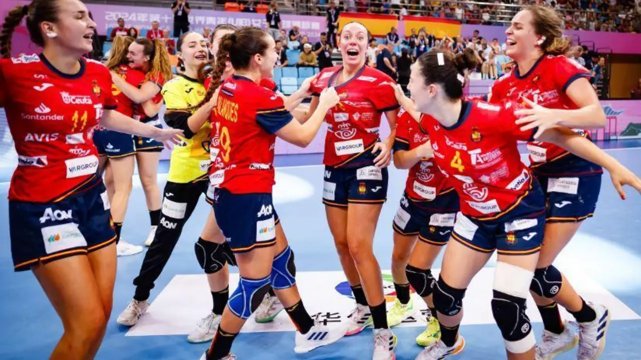 Campeonas del Mundo. - X @RFEBalonmano