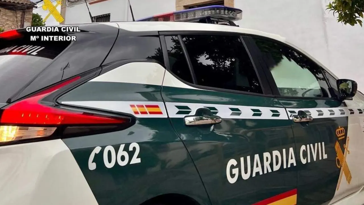Veh&iacute;culo de la Guardia Civil. - GC