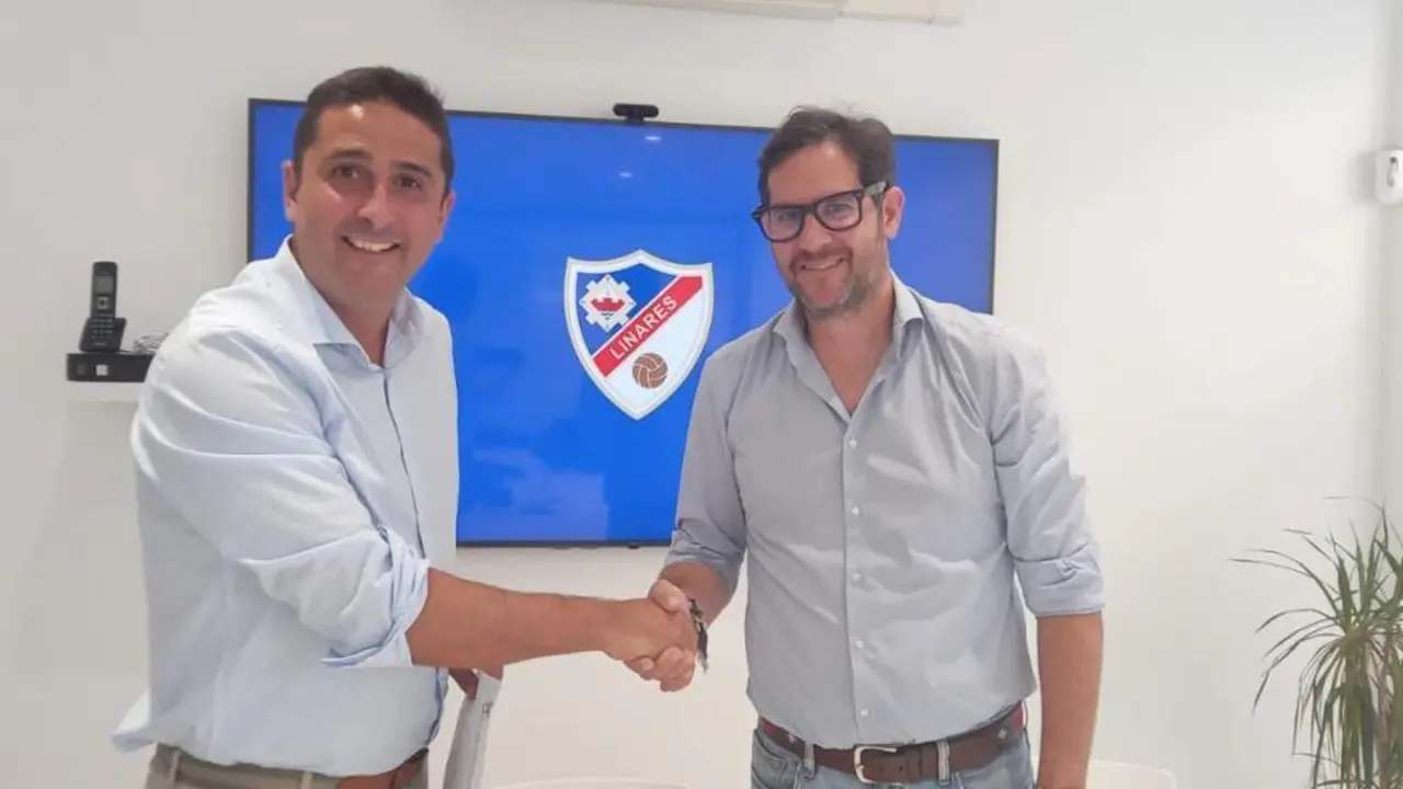 Antonio Oca&ntilde;a y Carlos Hita tras la firma del acuerdo - 7TV LINARES