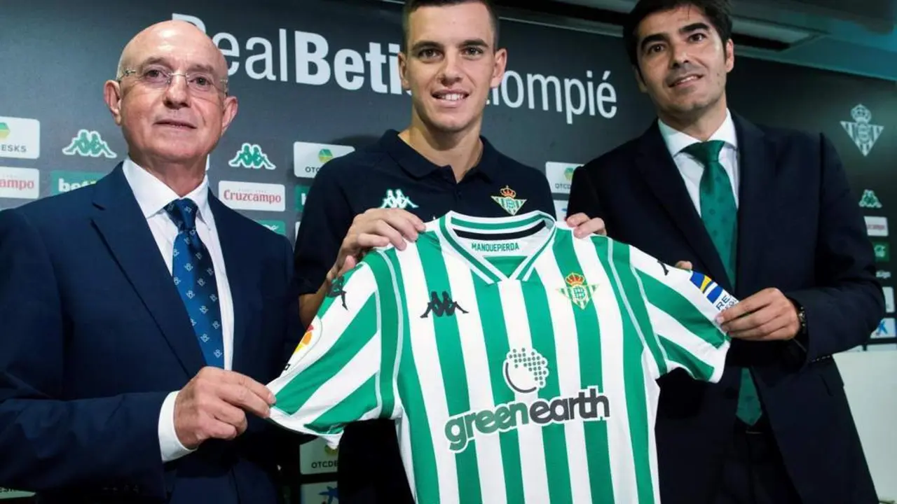 Lo Celso, entre Serra y Haro. - EFE