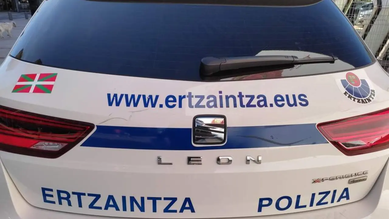 Veh&iacute;culo de la Ertzaintza. - Europa Press