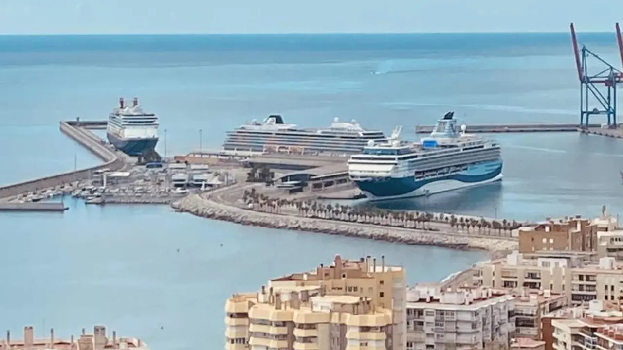 Imagen de archivo de cruceros en M&aacute;laga/Malagaport