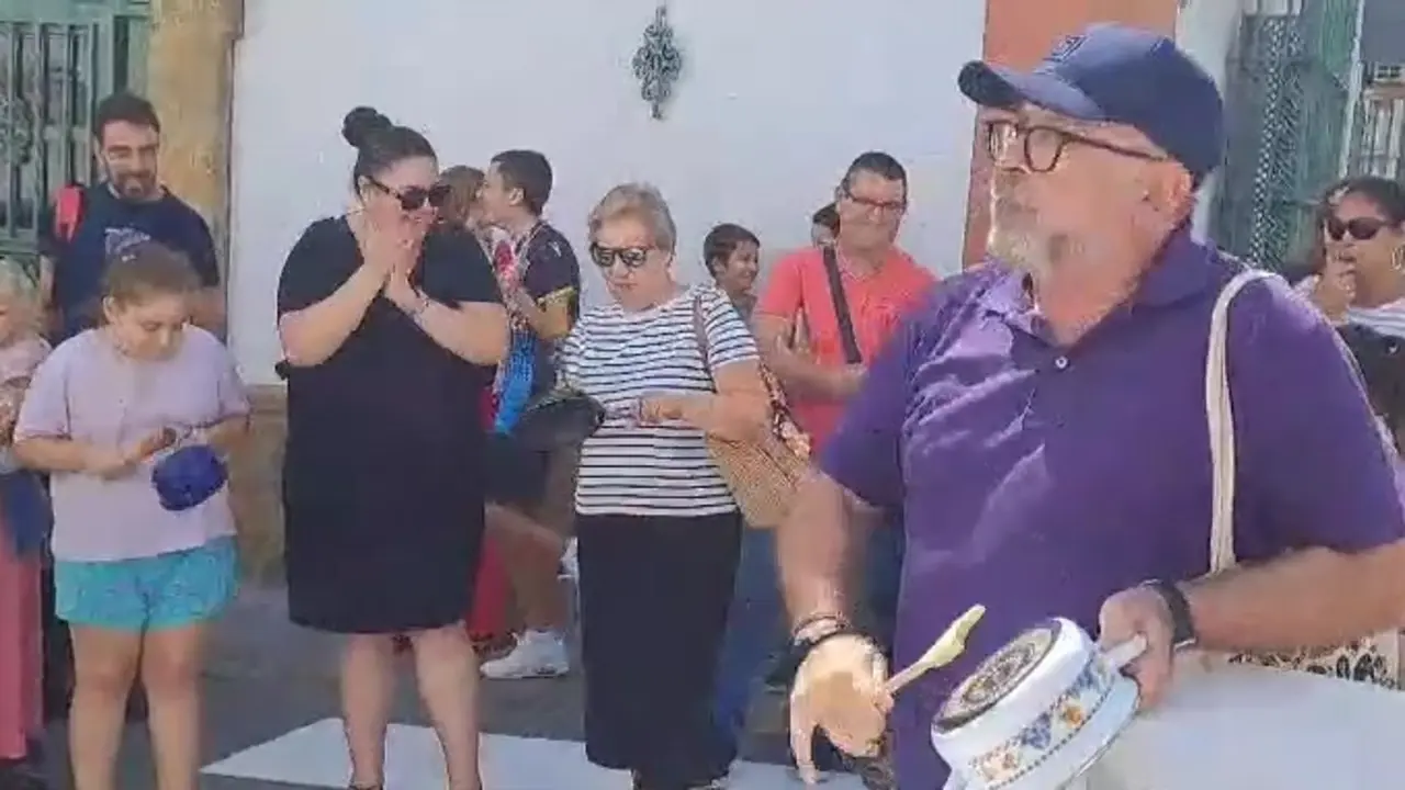Cacerolada de los padres de un colegio de San Fernando para reclamar su comedor