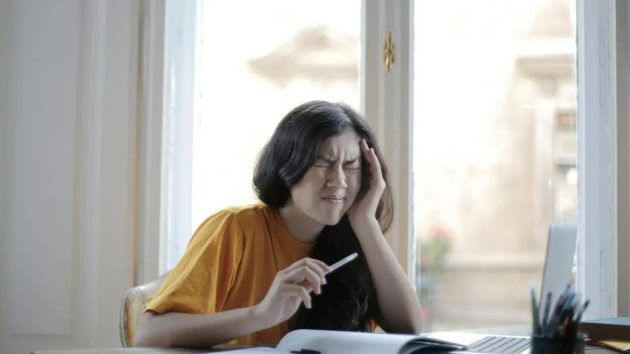 Migra&ntilde;a. - PEXELS - Foto de Andrea Piacquadio 