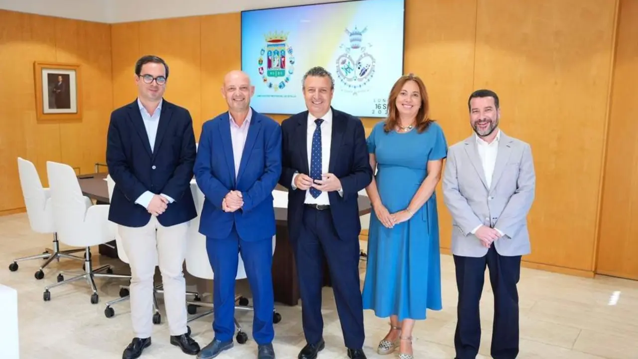 Fern&aacute;ndez recibe a la Hermandad de Valme. - EP