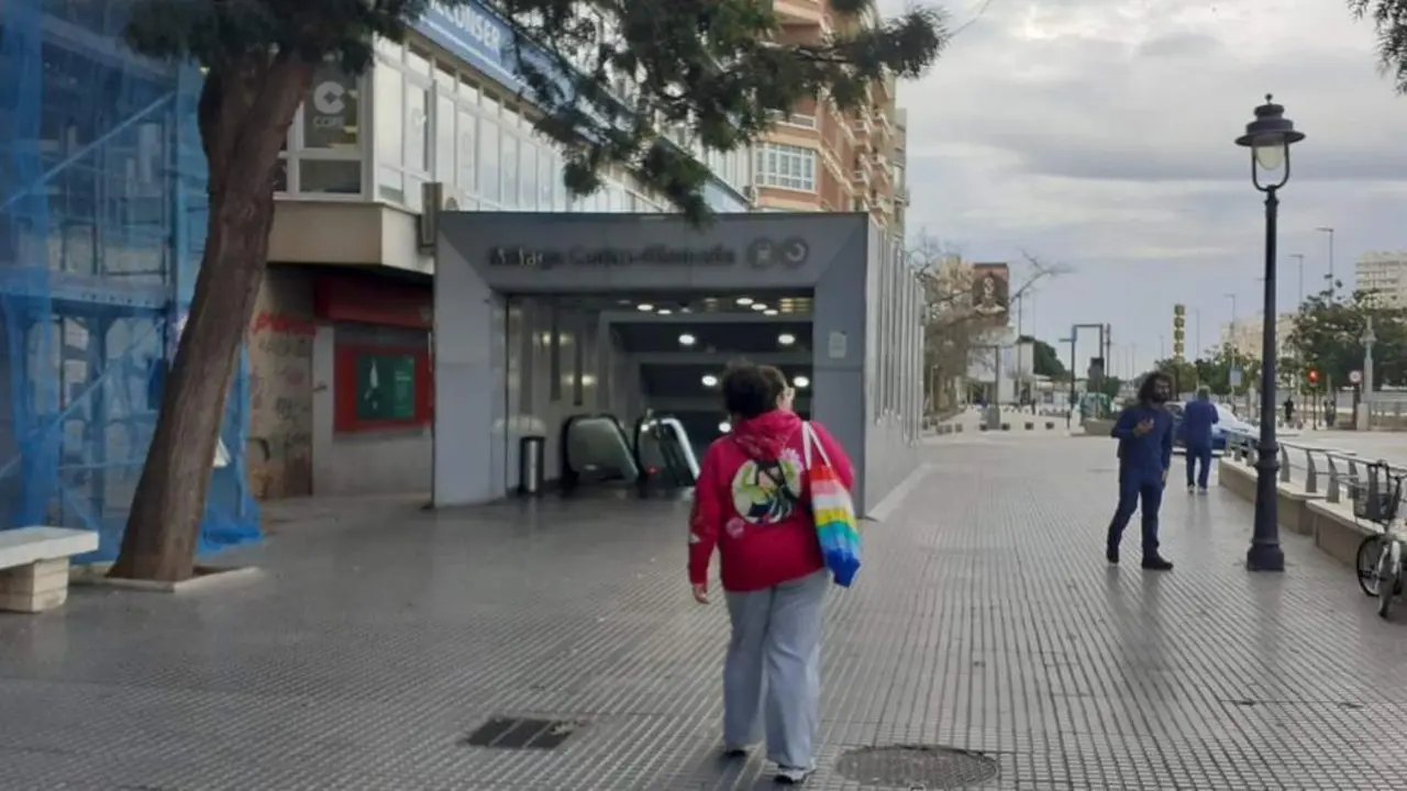 Estaci&oacute;n de Cercan&iacute;as en M&aacute;laga capital. - Arroyo