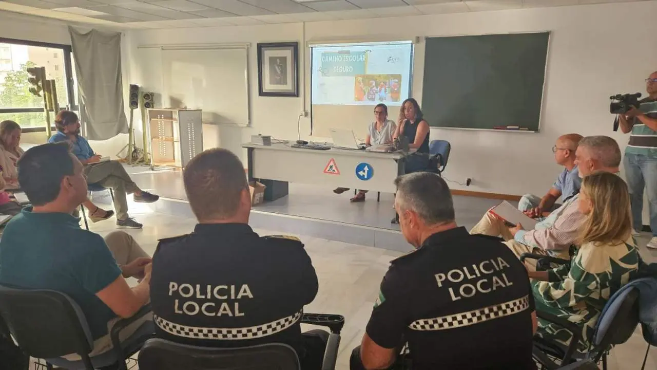 Grupo de trabajo de&lsquo;Caminos escolares seguros&rsquo; en C&aacute;diz. - VIVA