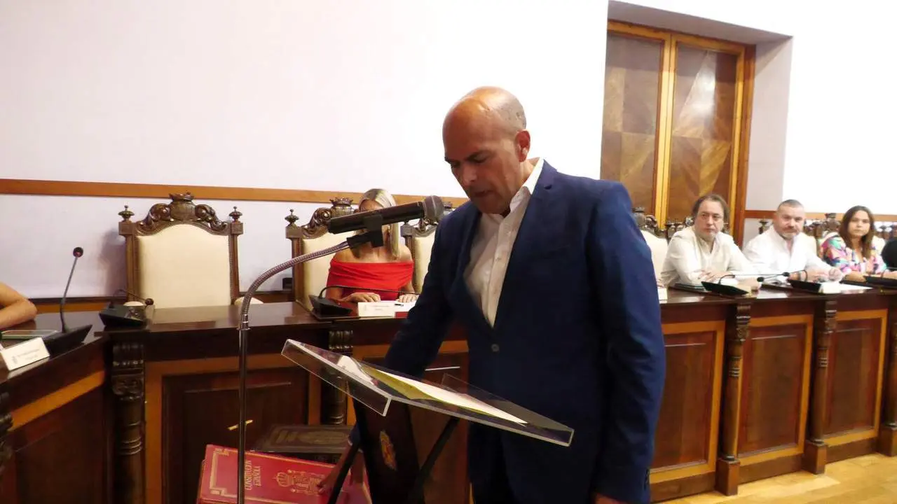 Cano Ayll&oacute;n jura su cargo de concejal en el segundo pleno extraordinario de este mes