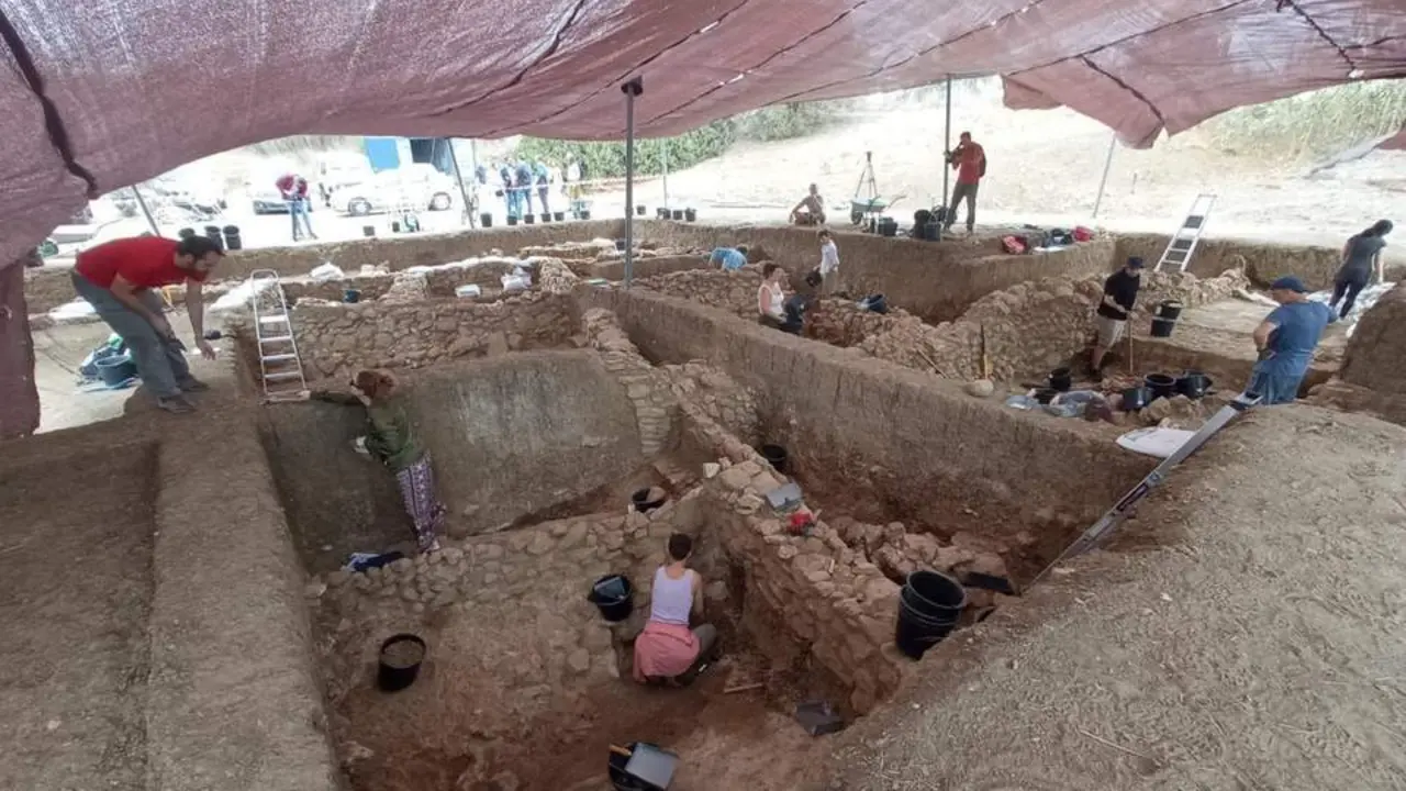 Yacimiento arqueol&oacute;gico del Cerro del Villar en M&aacute;laga. - Olmedilla