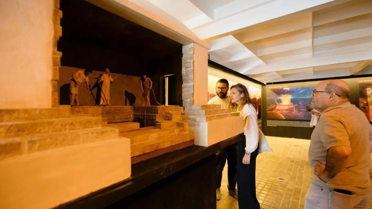 Maqueta del monumento funerario de Entrecatedrales. - VIVA