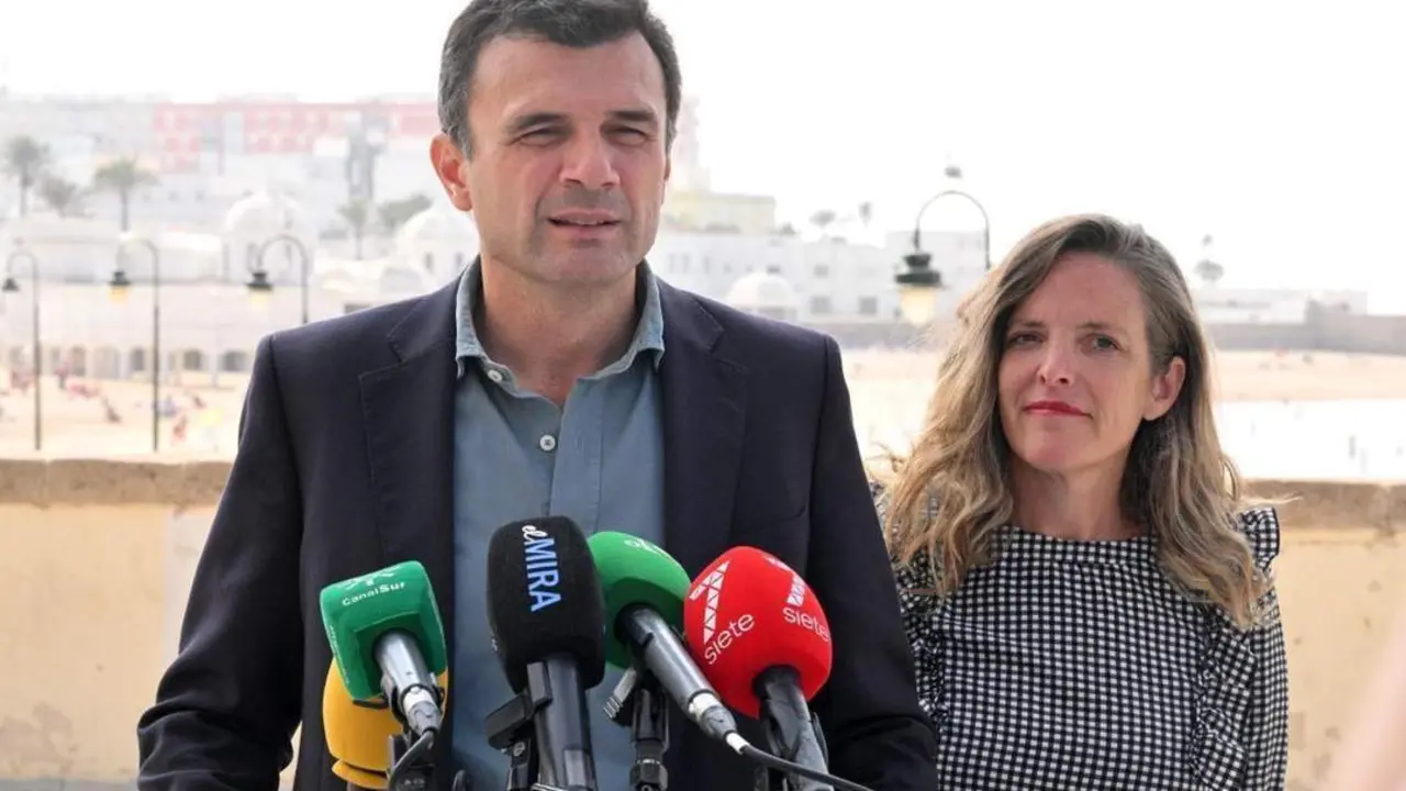 Bruno Garc&iacute;a y Maite Gonz&aacute;lez, en el balance de C&aacute;diz Fenicia. - VIVA