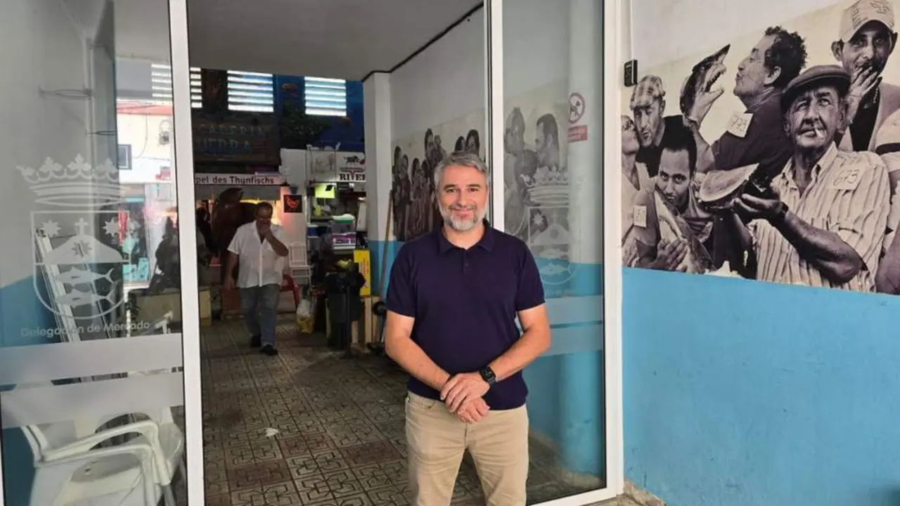 Paco Mu&ntilde;oz en el Mercado de Abastos de Barbate - 