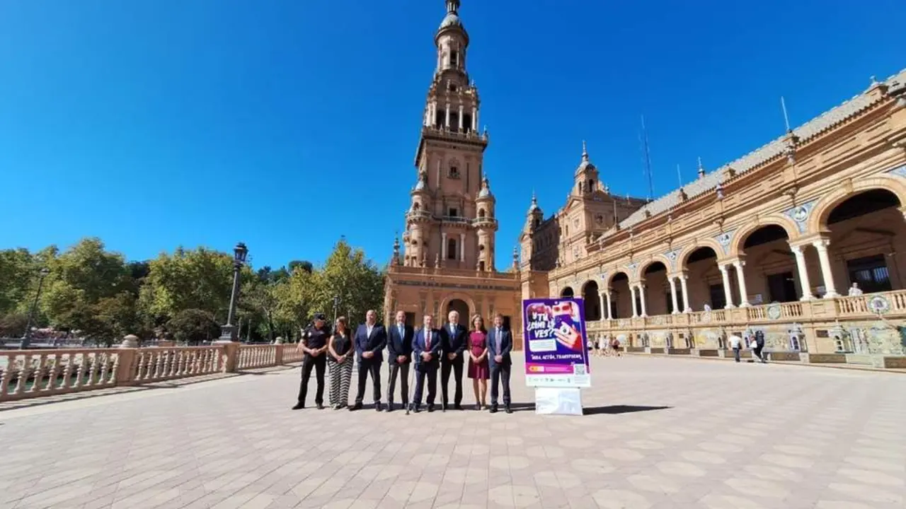 En la presentaci&oacute;n del Concurso, en la plaza de Espa&ntilde;a. - Viva Sevilla.
