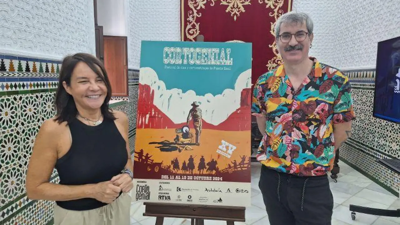 La concejala de Cultura y Moises Bedmar con el cartel. - 