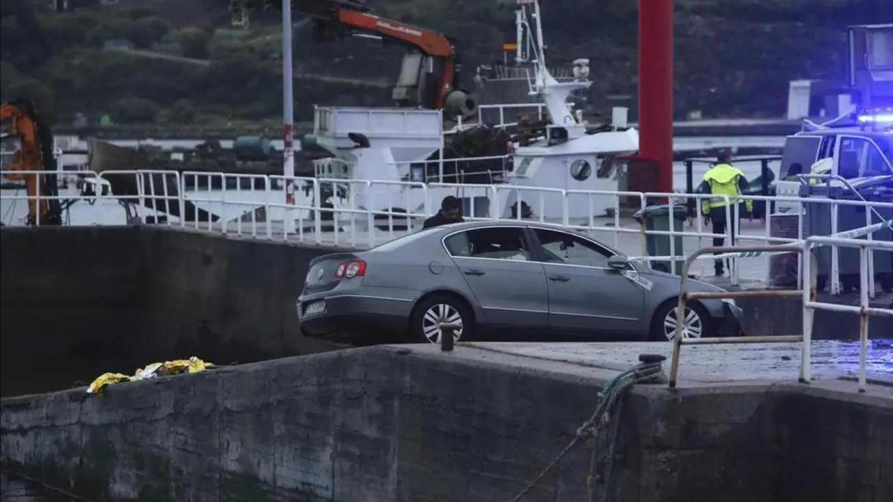 Localizan el cuerpo sin vida de una mujer tras caer un coche al mar - EFE