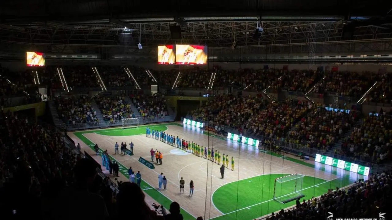 El Olivo Arena y la marea amarilla responden como siempre. - PEDRO J. CHAVES / REAL JA&Eacute;N