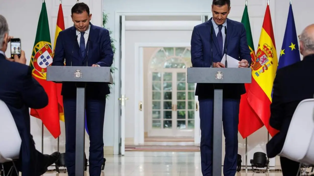 El presidente del Gobierno y su hom&oacute;logo luso. - EP
