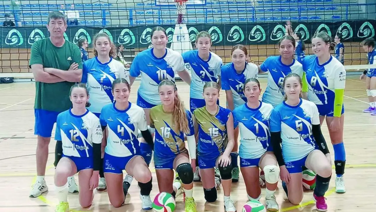 Juan Mar&iacute;n es el entrenador del equipo cadete femenino - Ra&uacute;l J. Bustillos