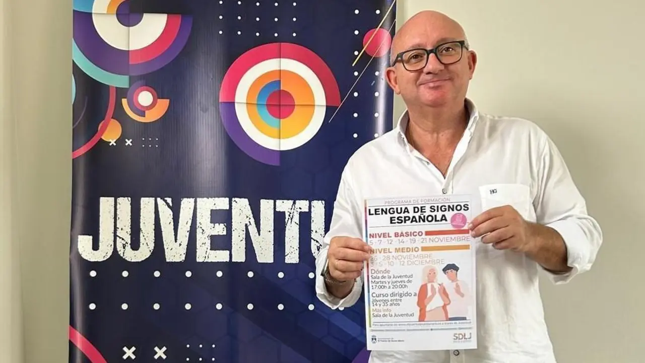 GONZ&Aacute;LEZ NIETO CON CARTEL CURSO LENGUA DE SIGNOS. - viva