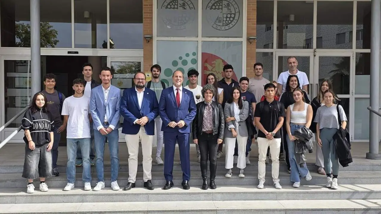 Recepci&oacute;n del Rector a los 23 deportistas del Programa de Alto Nivel. - UJA