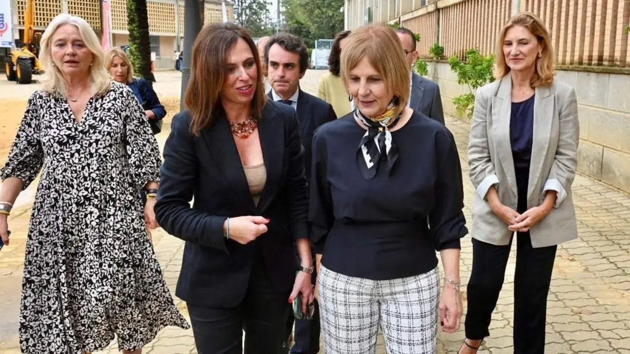 Garc&iacute;a-Pelayo, con la consejera de Vivienda, Roc&iacute;o D&iacute;az.  - Andaluc&iacute;a Informaci&oacute;n