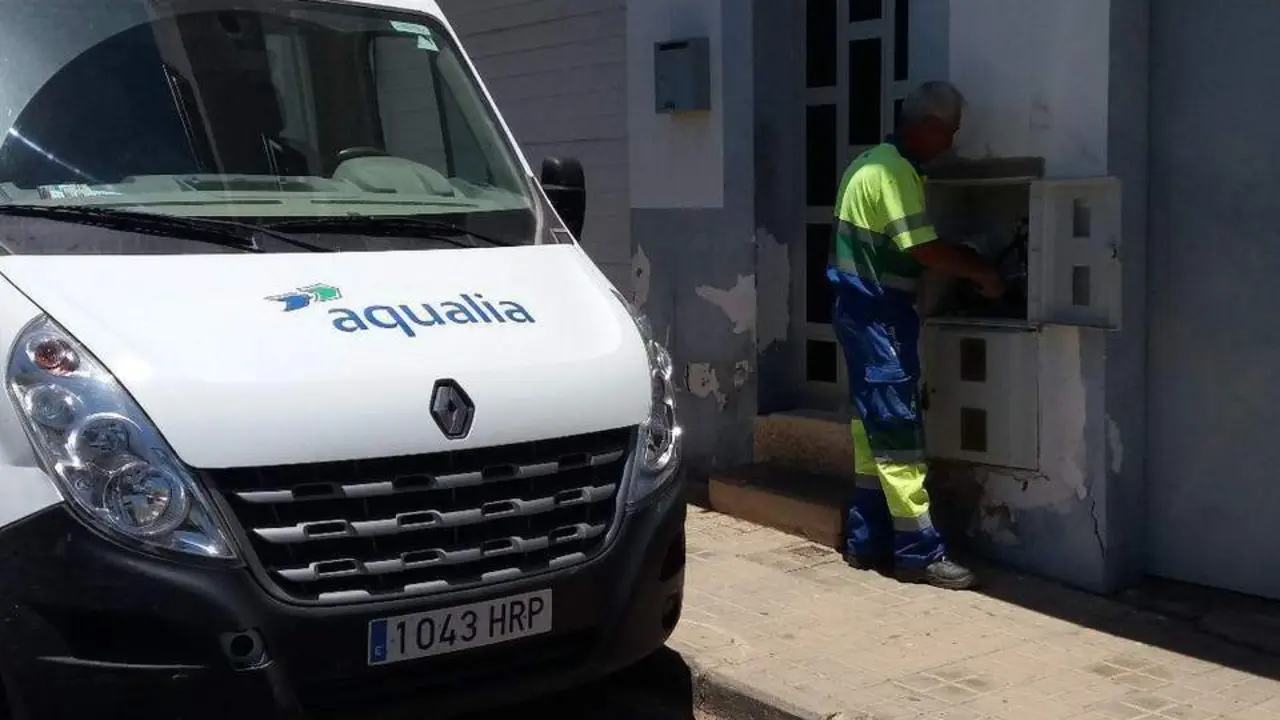 Trabajador de Aqualia. - AI