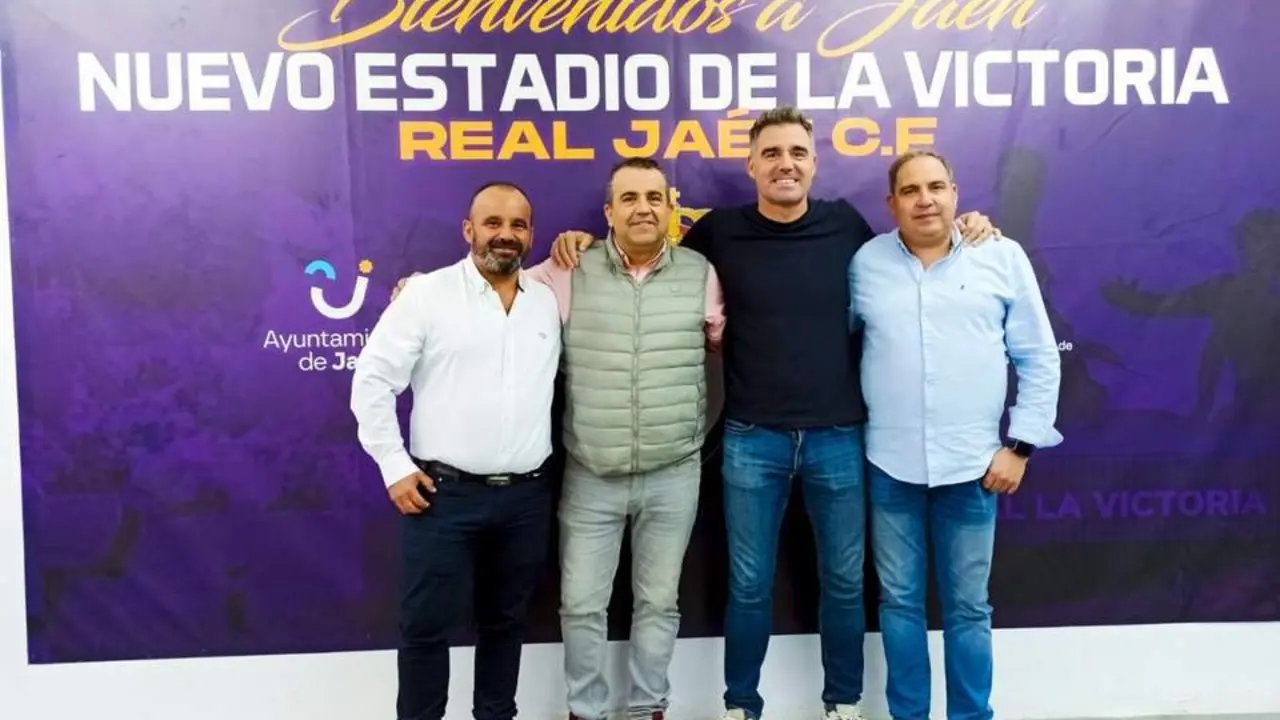 Foto de familia tras el acuerdo de la colaboraci&oacute;n del club con ALES - REAL JA&Eacute;N