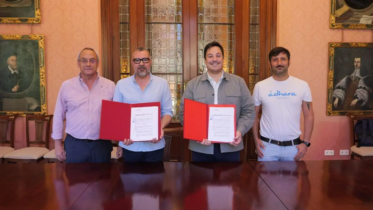 Firma del convenio entre Ayuntamiento y Adhara Asociaci&oacute;n VIH/SIDA  - AYTO