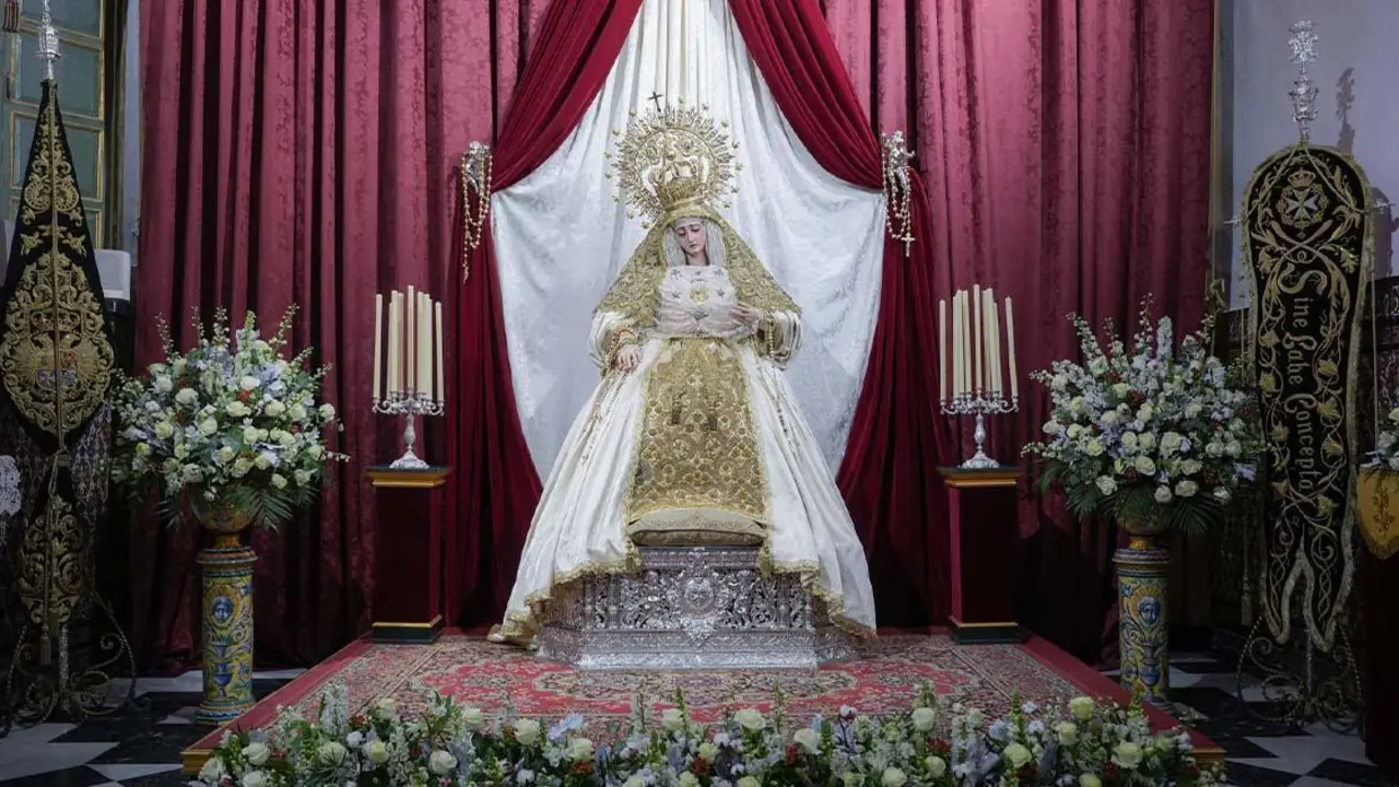 Virgen del Rosario de Montesi&oacute;n en besamanos por el II Congreso - HERMANDAD