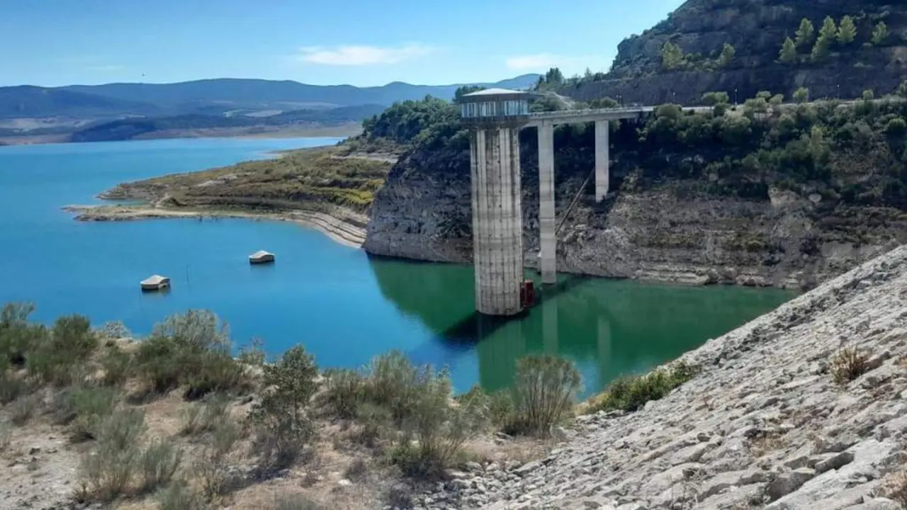 En la imagen, el pantano de Guadalcac&iacute;n.  - JUNTA