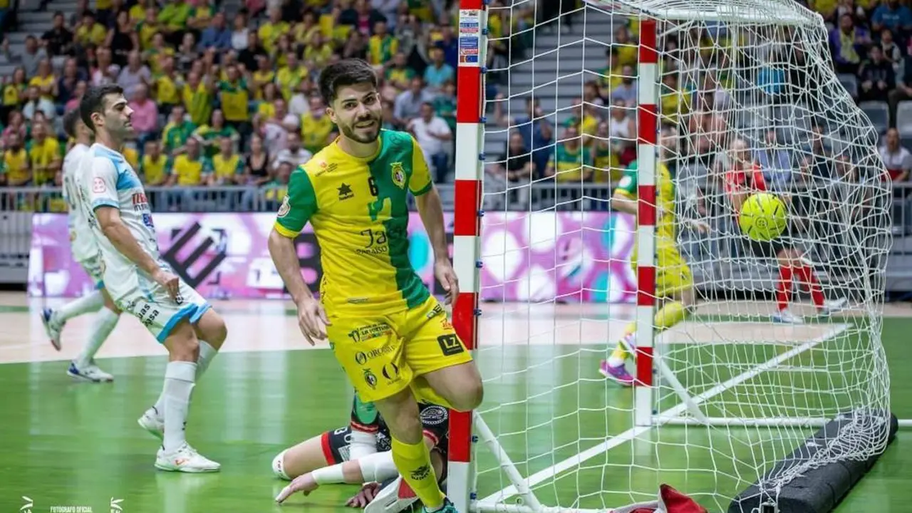 Dani Zurdo, artillero amarillo en los dos primeros partidos de Liga. - MONTI / JA&Eacute;N PARA&Iacute;SO INTERIOR