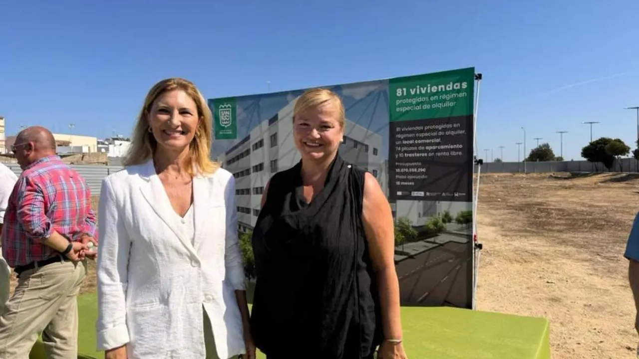 De Alba habla sobre la piscina de verano.  - A.I.