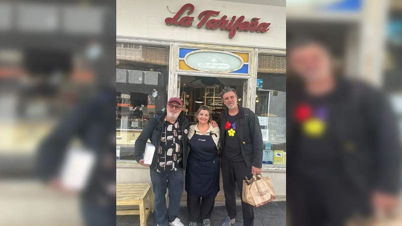 Pablo Carbonell y Armando del R&iacute;o, en La Tarife&ntilde;a. - Facebook / Pasteler&iacute;a La Tarife&ntilde;a