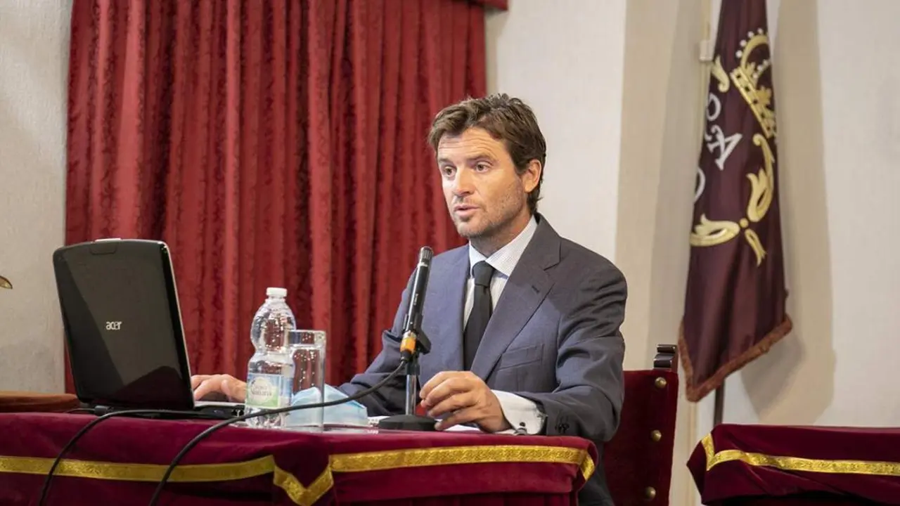 El doctor &Aacute;ngel Estella, en una ponencia en la Academia San Dionisio - Academia San Dionisio