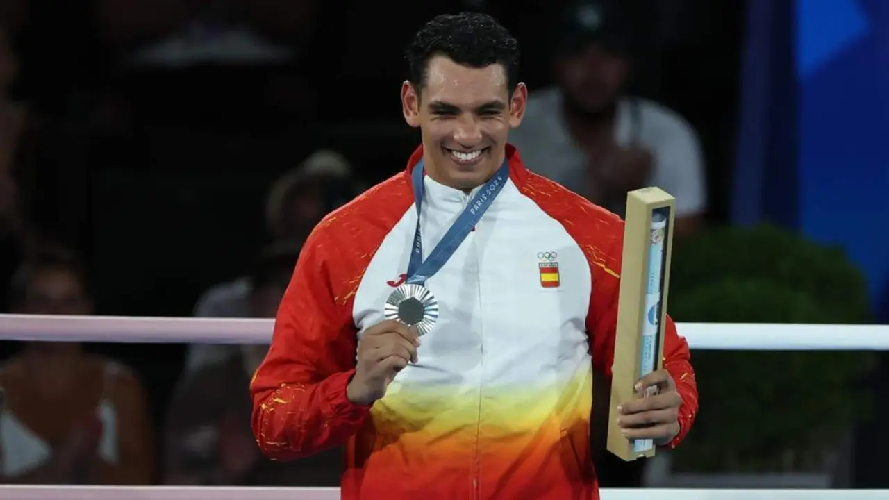 Ghadfa, con su medalla de plata en Par&iacute;s. - EFE