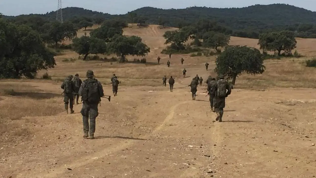 Militares de la Brigada Guzm&aacute;n el Bueno X en la base de Cerro Muriano. - BRI X