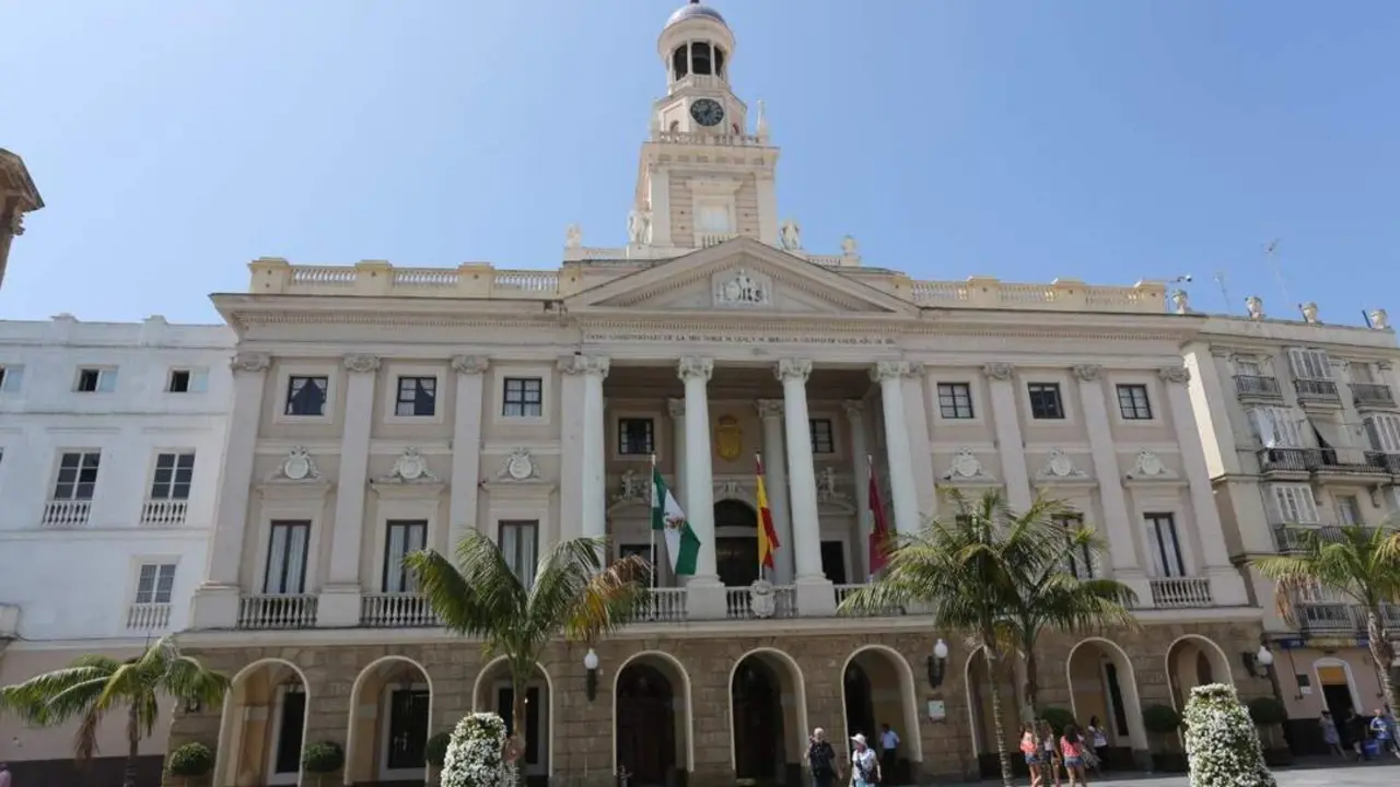 El Ayuntamiento de C&aacute;diz.  - VIVA